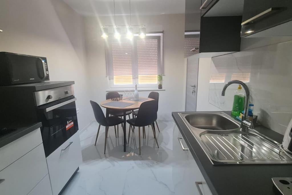 Mias Luxury Apartment Fiume Esterno foto